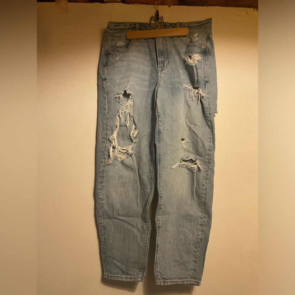 American Eagle size 8, distressed denim jeans